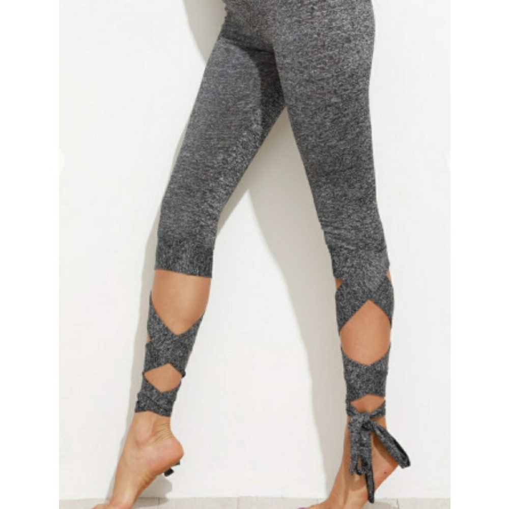 Bottom Tie Capri Yoga/ Workout Leggings - Picture 4 of 6